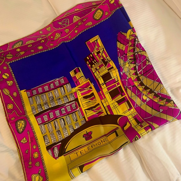 Absolutely beautiful, authentic brand new 100%silk Emilio Pucci large scarf - Picture 4 of 8